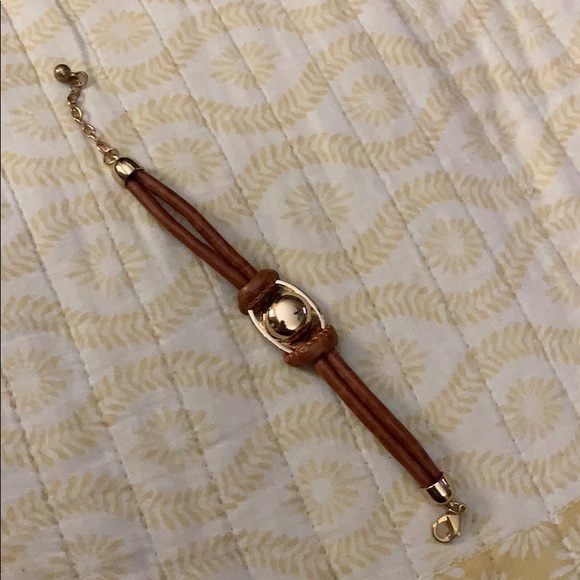 🌻NWOT Faux Gold and Leather Bracelet🌻 - Picture 4 of 5